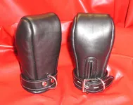 resize padded fist mitts 2.JPG